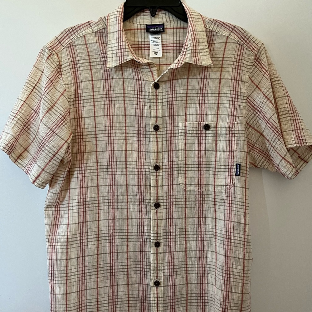 Patagonia 100% Organic Cotton Mens button up short sleeve shirt, size M